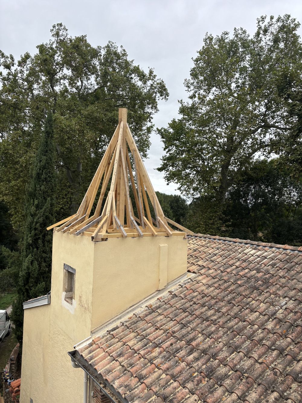 Pose de l’écran sous-toiture HPV et des contrelattes — Ariège ( 09 )